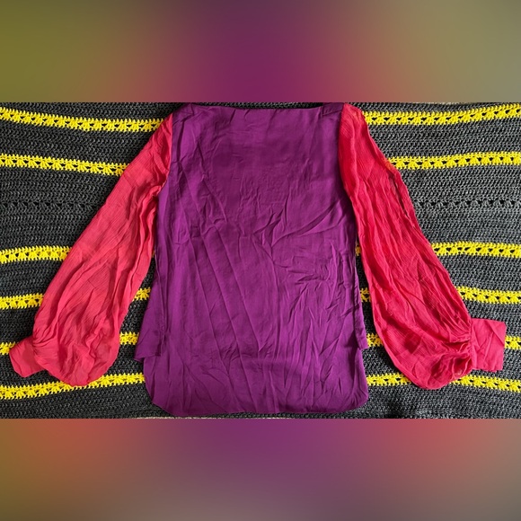 NWT T Tahari Women’s long sleeve top/blouse Size Small - Picture 4 of 5